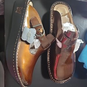 Alegria Clogs